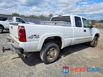 Trzecie zdjęcie samochodu z tyłu: 2004 CHEVROLET SILVERADO K2500 HEAVY DUTY VIN:1GCHK29UX4E232161 - miniatura