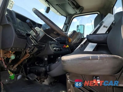 Piąte zdjęcie samochodu w środku: 2019 INTERNATIONAL LT625 SEMI TRUCK VIN:3HCDZTZR5KL732417 - miniatura