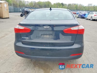 Zdjęcie 6 z 13 samochodu: 2015 KIA FORTE LX VIN:KNAFK4A6XF5389320 - miniatura