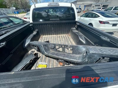 Zdjęcie 12 z 14 samochodu: 2019 TOYOTA TACOMA SR5 V6 VIN:3TMCZ5AN5KM198679 - miniatura