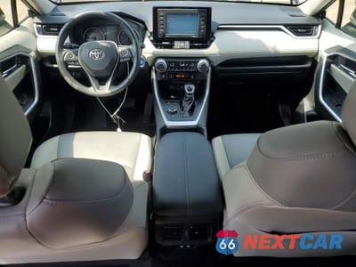 Zdjęcie 8 z 13 samochodu: 2021 TOYOTA RAV4 HYBRID XLE PREMIUM VIN:JTMB6RFV0MD011495 - miniatura