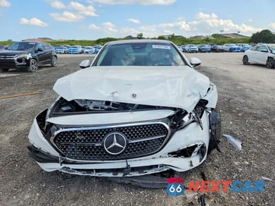 Piąte zdjęcie samochodu w środku: 2025 MERCEDES-BENZ E 350 VIN:W1KLF4GB9SA128279 - miniatura