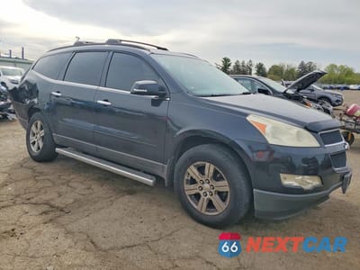 Czwarte zdjęcie samochodu z boku: 2011 CHEVROLET TRAVERSE LT VIN:1GNKVGED1BJ146815 - miniatura