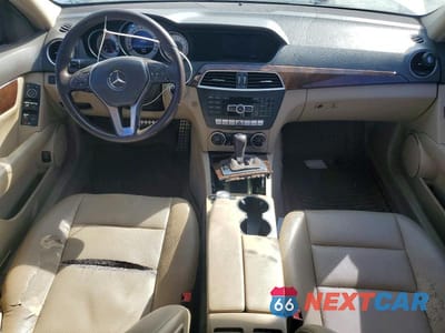 Zdjęcie 8 z 11 samochodu: 2013 MERCEDES-BENZ C 250 VIN:WDDGF4HB2DR272437 - miniatura
