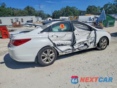 Trzecie zdjęcie samochodu z tyłu: 2013 HYUNDAI SONATA LIMITED VIN:5NPEC4AC7DH577694 - miniatura