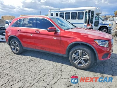 Czwarte zdjęcie samochodu z boku: 2017 MERCEDES-BENZ GLC 300 VIN:WDC0G4JBXHV009977 - miniatura