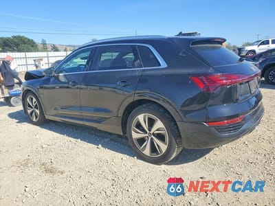 Drugie zdjęcie samochodu z przodu: 2024 AUDI Q8 E-TRON PREMIUM PLUS VIN:WA15AAGE7RB024639 - miniatura