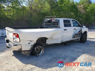 Trzecie zdjęcie samochodu z tyłu: 2018 RAM 3500 ST VIN:3C63RRGL3JG132326 - miniatura