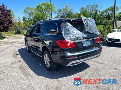 Trzecie zdjęcie samochodu z tyłu: 2015 MERCEDES-BENZ GL 450 4MATIC VIN:4JGDF6EE4FA475169 - miniatura