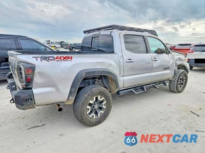 Trzecie zdjęcie samochodu z tyłu: 2020 TOYOTA TACOMA TRD OFF-ROAD VIN:5TFCZ5AN7LX231385 - miniatura