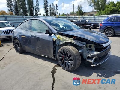 Czwarte zdjęcie samochodu z boku: 2022 TESLA MODEL Y VIN:7SAYGDEF8NF379635 - miniatura