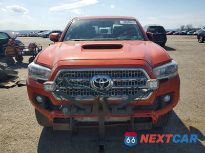 Piąte zdjęcie samochodu w środku: 2017 TOYOTA TACOMA TRD SPORT VIN:5TFDZ5BN6HX016784 - miniatura