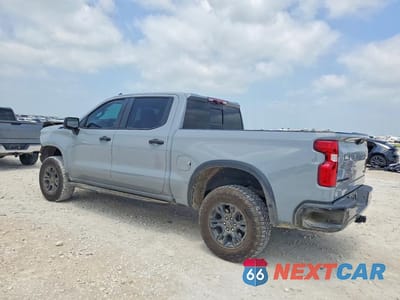 Drugie zdjęcie samochodu z przodu: 2024 CHEVROLET SILVERADO K1500 ZR2 VIN:3GCUDHE83RG198309 - miniatura