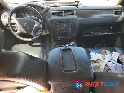 Zdjęcie 8 z 11 samochodu: 2010 GMC YUKON DENALI VIN:1GKUKEEF9AR287121 - miniatura