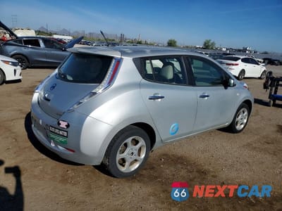 Trzecie zdjęcie samochodu z tyłu: 2011 NISSAN LEAF SV VIN:JN1AZ0CP6BT000298 - miniatura