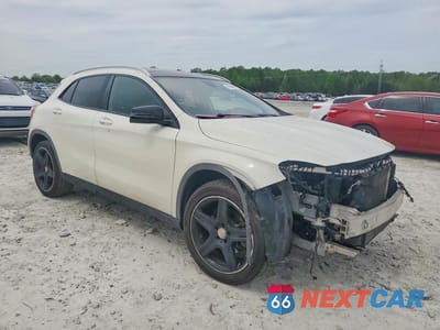 Czwarte zdjęcie samochodu z boku: 2015 MERCEDES-BENZ GLA 250 4MATIC VIN:WDCTG4GB3FJ038004 - miniatura