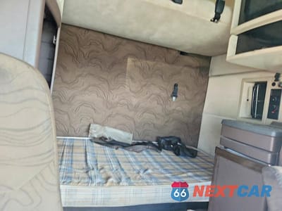 Zdjęcie 6 z 10 samochodu: 2014 VOLVO VNL SEMI TRUCK VIN:4V4NC9EH7EN172296 - miniatura