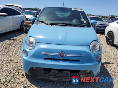Piąte zdjęcie samochodu w środku: 2015 FIAT 500 ELECTRIC VIN:3C3CFFGE9FT642278 - miniatura