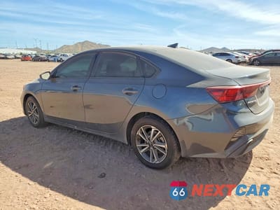 Drugie zdjęcie samochodu z przodu: 2022 KIA FORTE LXS VIN:3KPF24AD6NE437030 - miniatura