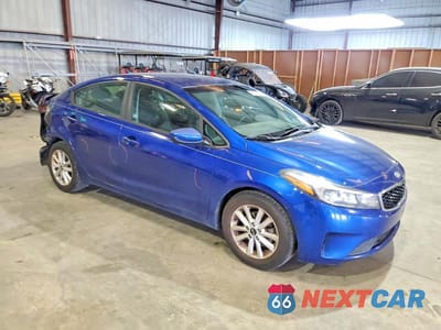 Czwarte zdjęcie samochodu z boku: 2017 KIA FORTE S VIN:3KPFL4A78HE135816 - miniatura