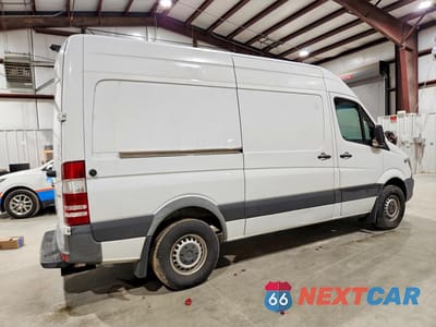 Trzecie zdjęcie samochodu z tyłu: 2017 MERCEDES BENZ SPRINTER 2500 DELIVERY VAN VIN:WD3PE7CD9HP385062 - miniatura