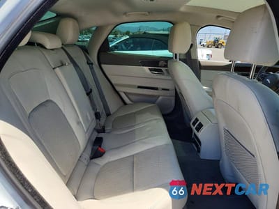 Zdjęcie 10 z 12 samochodu: 2017 JAGUAR XF PRESTIGE VIN:SAJBE4BV2HCY52081 - miniatura