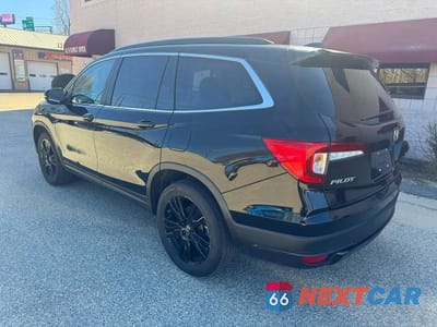 Trzecie zdjęcie samochodu z tyłu: 2021 HONDA PILOT SE VIN:5FNYF6H24MB096457 - miniatura