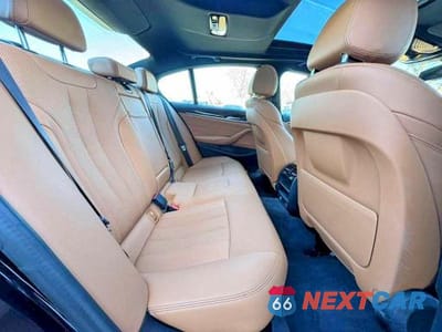 Zdjęcie 6 z 10 samochodu: 2021 BMW 530 XI VIN:WBA13BJ05MWW91614 - miniatura