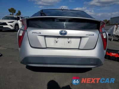 Zdjęcie 6 z 12 samochodu: 2017 TOYOTA PRIUS THREE VIN:JTDKARFU4H3536125 - miniatura