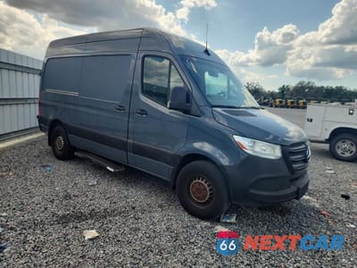 Czwarte zdjęcie samochodu z boku: 2019 MERCEDES BENZ SPRINTER 2500 DELIVERY VAN VIN:WD4PF0CD7KP031807 - miniatura