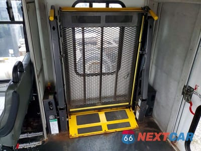 Zdjęcie 9 z 10 samochodu: 2017 FORD ECONOLINE E450 SUPER DUTY CUTAWAY VAN VIN:1FDFE4FS2HDC27623 - miniatura