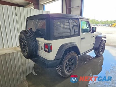 Trzecie zdjęcie samochodu z tyłu: 2021 JEEP WRANGLER SPORT VIN:1C4GJXAN5MW756585 - miniatura