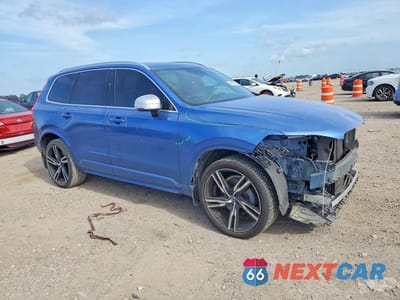 Czwarte zdjęcie samochodu z boku: 2016 VOLVO XC90 T6 VIN:YV4A22PM7G1035817 - miniatura