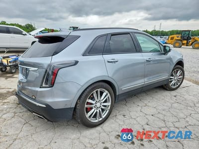 Trzecie zdjęcie samochodu z tyłu: 2025 CADILLAC XT5 SPORT VIN:1GYKNGRS8SZ113761 - miniatura