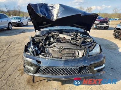 Piąte zdjęcie samochodu w środku: 2013 MERCEDES-BENZ C 250 VIN:WDDGF4HB8DR259871 - miniatura
