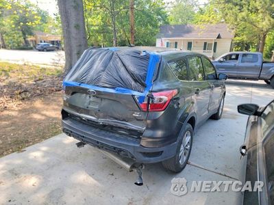 Czwarte zdjęcie samochodu z boku: 2017 FORD ESCAPE SE VIN:1FMCU9GD0HUC36873 - miniatura