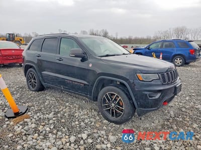 Czwarte zdjęcie samochodu z boku: 2017 JEEP GRAND CHEROKEE TRAILHAWK VIN:1C4RJFLT5HC855610 - miniatura