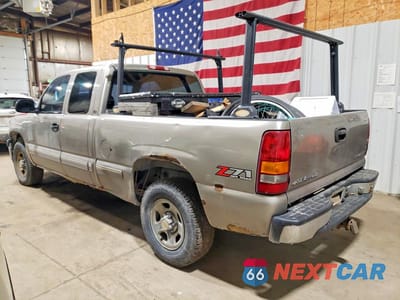 Drugie zdjęcie samochodu z przodu: 2000 CHEVROLET SILVERADO K1500 VIN:1GCEK19V3YE380230 - miniatura