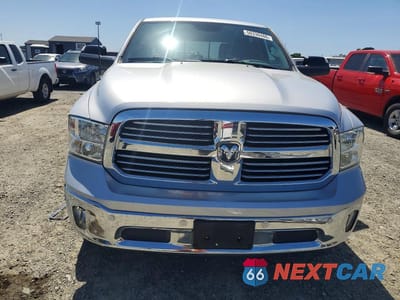 Piąte zdjęcie samochodu w środku: 2017 RAM 1500 SLT VIN:1C6RR7LM7HS879427 - miniatura