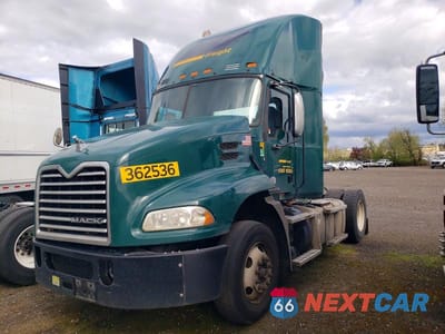 Drugie zdjęcie samochodu z przodu: 2017 MACK CXU612 SEMI TRUCK VIN:1M1AW01X3HM009844 - miniatura