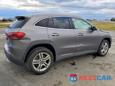 Trzecie zdjęcie samochodu z tyłu: 2021 MERCEDES-BENZ GLA 250 4MATIC VIN:W1N4N4HB5MJ157998 - miniatura