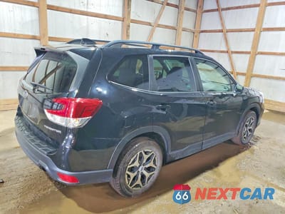 Trzecie zdjęcie samochodu z tyłu: 2021 SUBARU FORESTER PREMIUM VIN:JF2SKAFC6MH468785 - miniatura