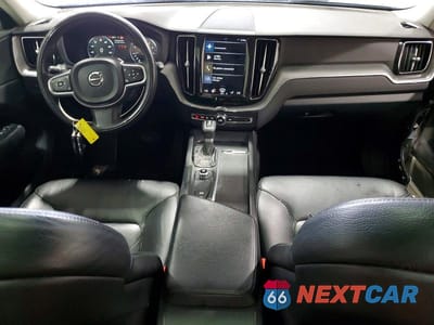 Zdjęcie 8 z 12 samochodu: 2018 VOLVO XC60 T5 VIN:LYV102RK8JB122453 - miniatura