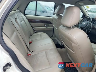 Zdjęcie 10 z 12 samochodu: 2010 MERCURY GRAND MARQUIS VIN:2MEBM7FV6AX630115 - miniatura