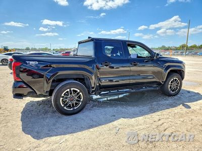 Trzecie zdjęcie samochodu z tyłu: 2025 TOYOTA TACOMA TRD SPORT VIN:3TMKB5FN1SM035617 - miniatura