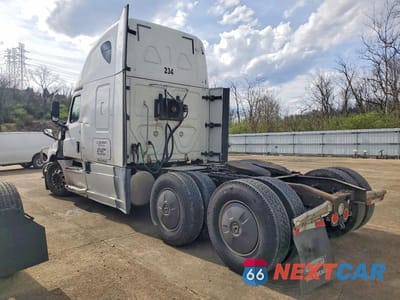Trzecie zdjęcie samochodu z tyłu: 2018 FREIGHTLINER CASCADIA 126 SEMI TRUCK VIN:3AKJHHDR7JSJT5476 - miniatura