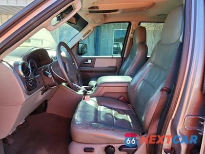 Zdjęcie 7 z 13 samochodu: 2006 FORD EXPEDITION XLT VIN:1FMFU16526LA37397 - miniatura