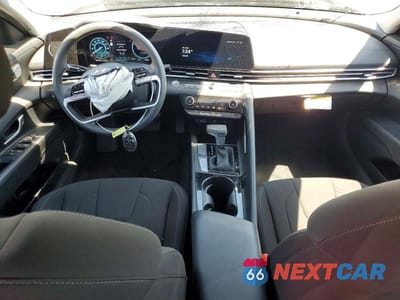 Zdjęcie 8 z 12 samochodu: 2024 HYUNDAI ELANTRA HYBRID BLUE VIN:KMHLM4DJ1RU104882 - miniatura