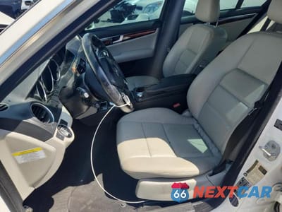 Zdjęcie 7 z 12 samochodu: 2013 MERCEDES-BENZ C 250 VIN:WDDGF4HB8DA810184 - miniatura
