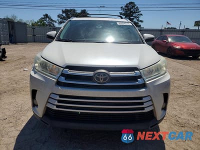 Piąte zdjęcie samochodu w środku: 2018 TOYOTA HIGHLANDER XLE VIN:5TDJZRFH4JS528974 - miniatura
